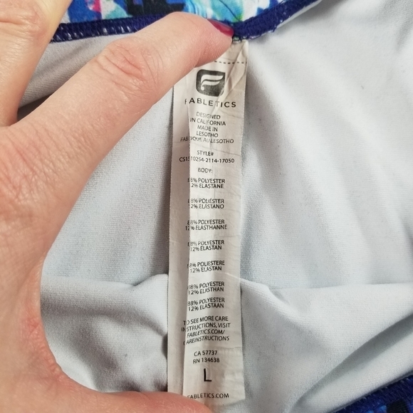 Fabletics Salar Capri in Reef Print, size Large. - Picture 3 of 9